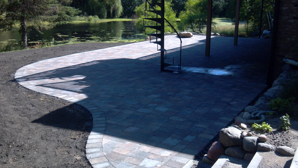 Outdoor Den Landscaping, paver patio, retaining wall, north oaks
